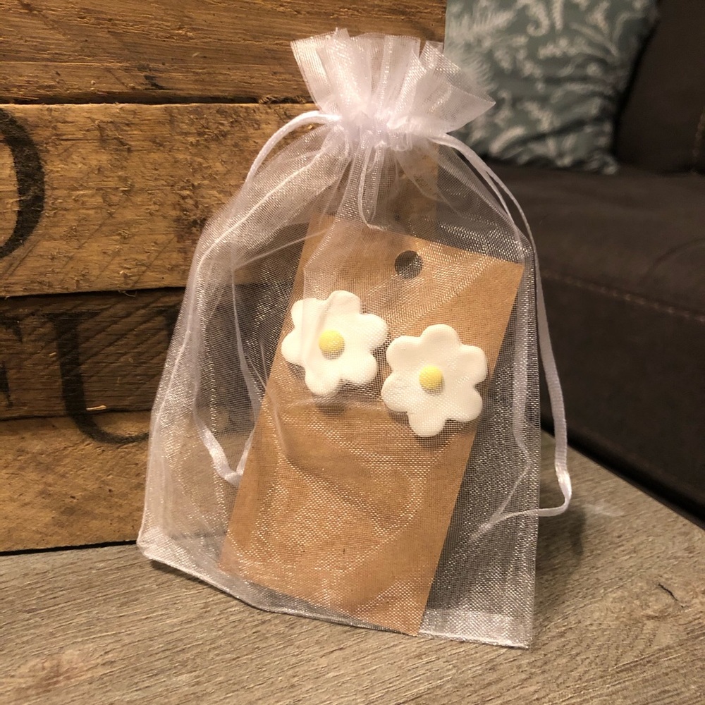Daisy earrings!